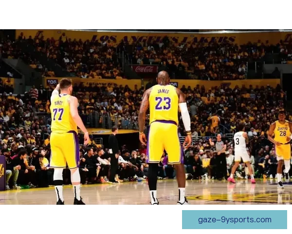 詹姆斯关键时刻爆发率湖人逆转勇士引热议全场狂砍三双刷新赛季纪录