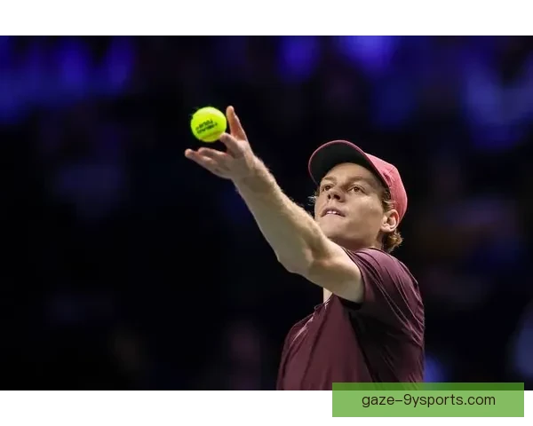 新一轮网球大师赛开幕，各大名将争夺冠军荣耀，赛场风云再起